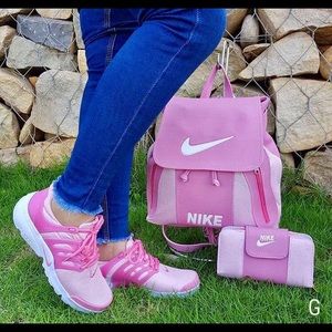 Meet your Posher, Carline